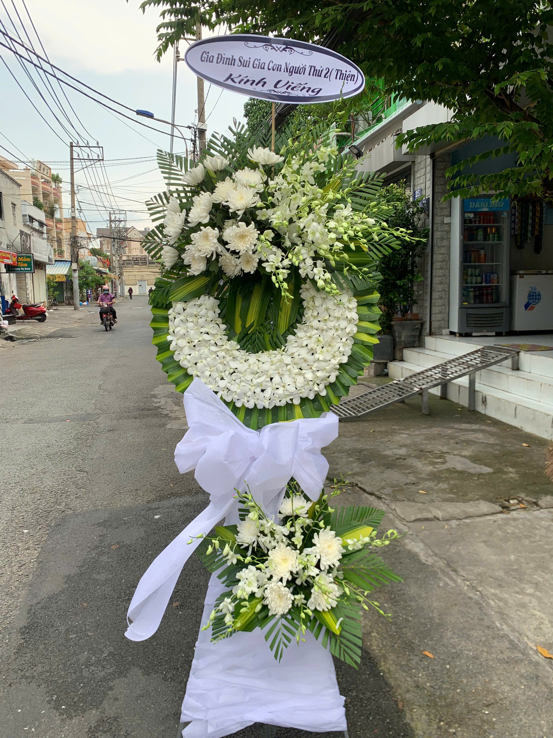 HCB01 - Tiễn Người Đi